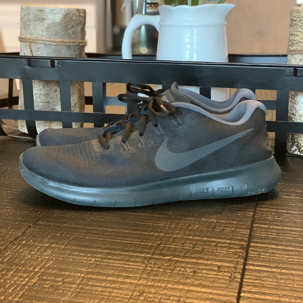 Nike Free RN - All Black! Men’s Size 10! Like New